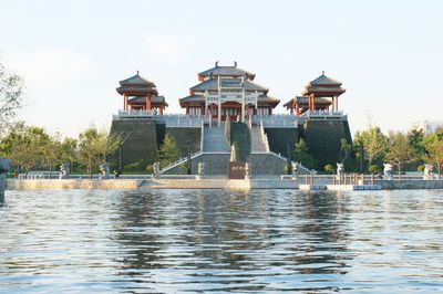 德州董子園&ldquo;拍了拍&rdquo;你:十一來(lái)乘畫舫賞美景,醫(yī)護(hù)人員免費(fèi)!