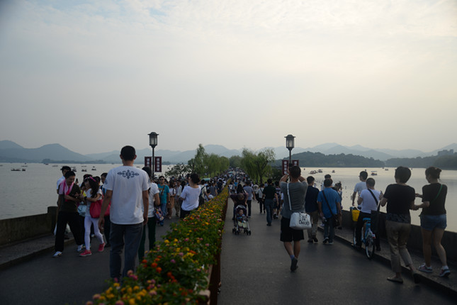 杭州釋放文旅消費(fèi)新動(dòng)能 公共交通限時(shí)免費(fèi)，景區(qū)公園迎惠民禮包